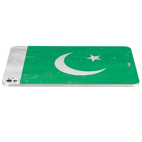 Pakistan Flag Distressed iPad Pro 13in M4 (2024) Skin